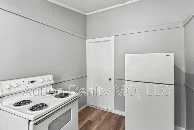 Building Photo - 1300 S Appleton Ave