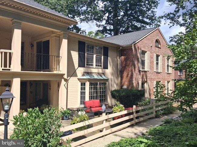 Building Photo - 128 Nottoway Dr