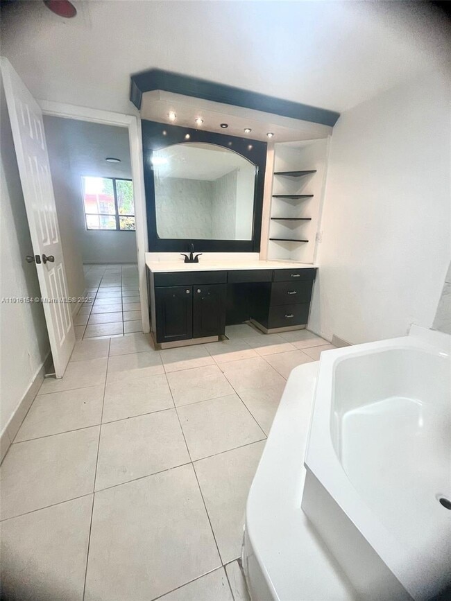 Building Photo - 800 NE 199th St