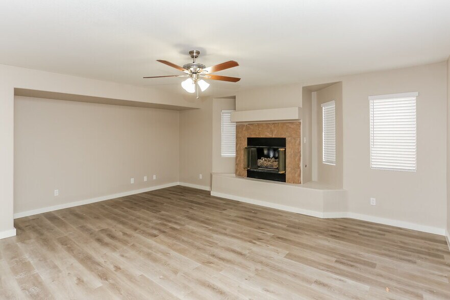 Building Photo - 2418 Island Paradise Ave