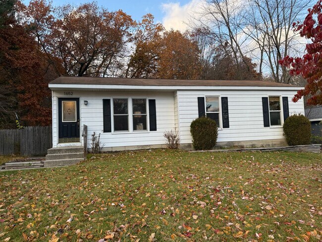 Building Photo - 3-Bedroom, 1-Bath Home for Rent – Lowell