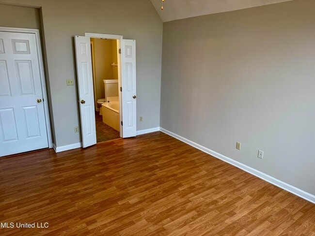 Building Photo - 8289 Clubview Dr