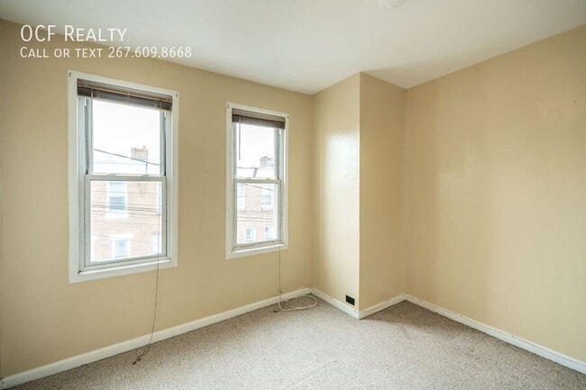 Building Photo - 2500 E Oakdale St