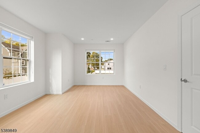 Building Photo - 70 Ridgedale Ave