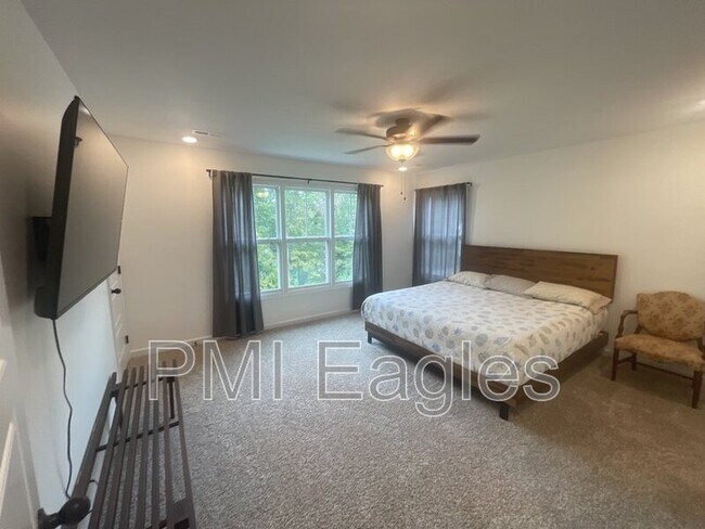 Building Photo - 1142 Old Charlotte Trace