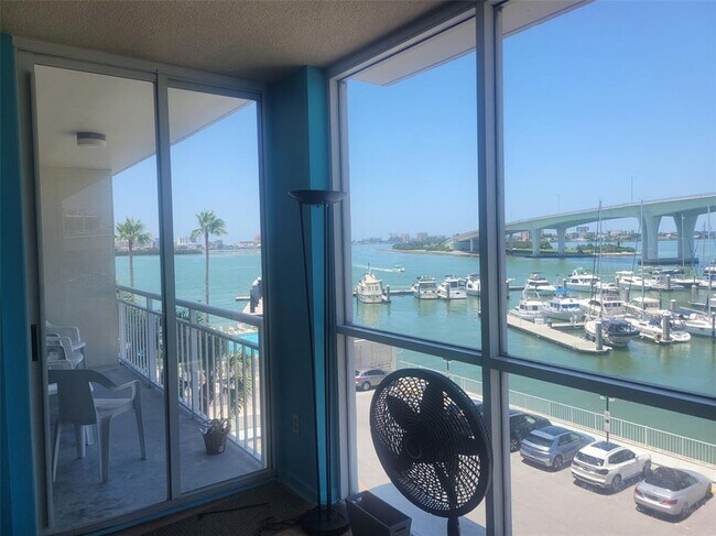 Building Photo - 100 Pierce St