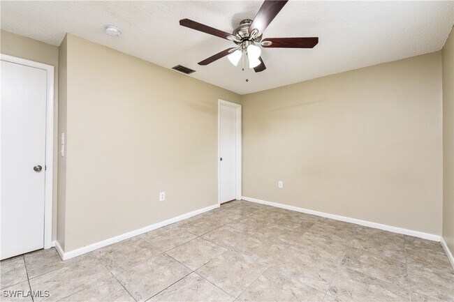 Building Photo - 4856 Deleon St