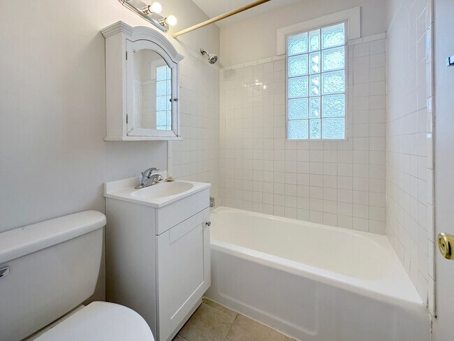 Building Photo - **HOLIDAY MOVE IN SPECIAL: $200 OFF 1st MO...