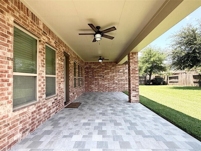 Building Photo - 5711 Stern Springs Ln