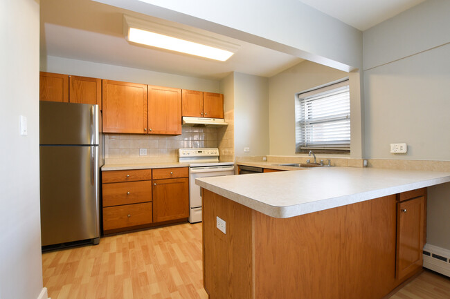 Building Photo - 4970 N Marine Dr