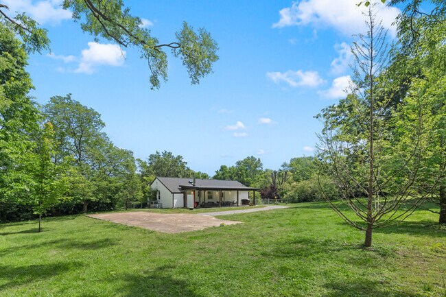 Building Photo - 2219 Dearborn Dr