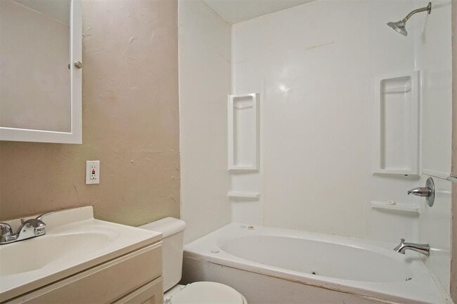 Building Photo - 1717 Symphony Ln
