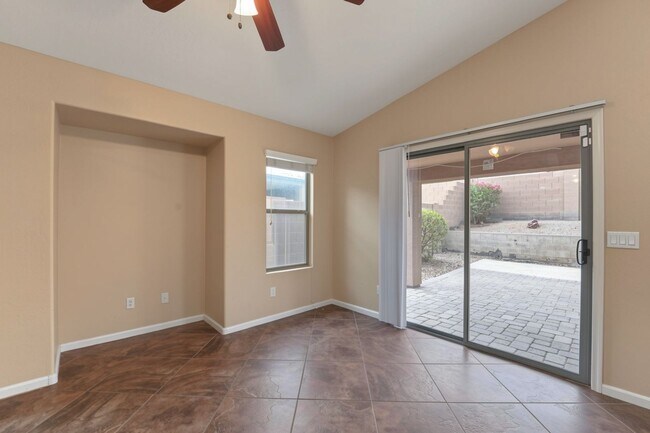Building Photo - 25840 W Winslow Ave