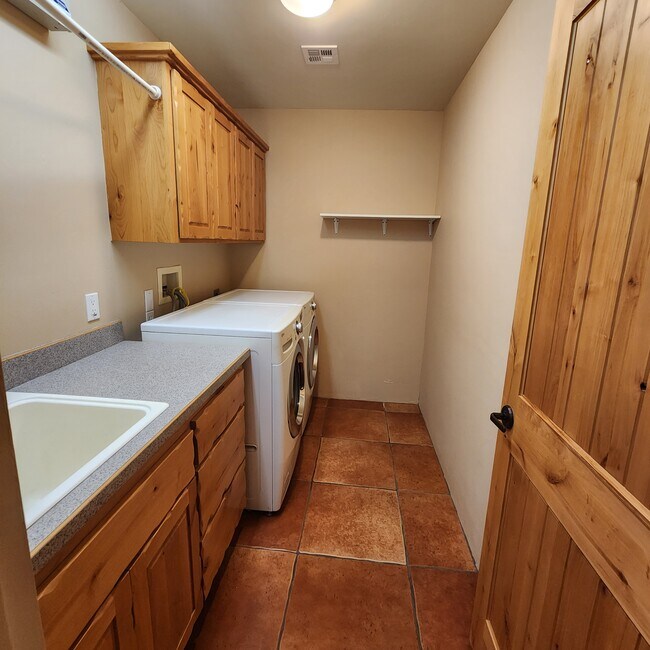 Building Photo - 35665 Caballero Dr