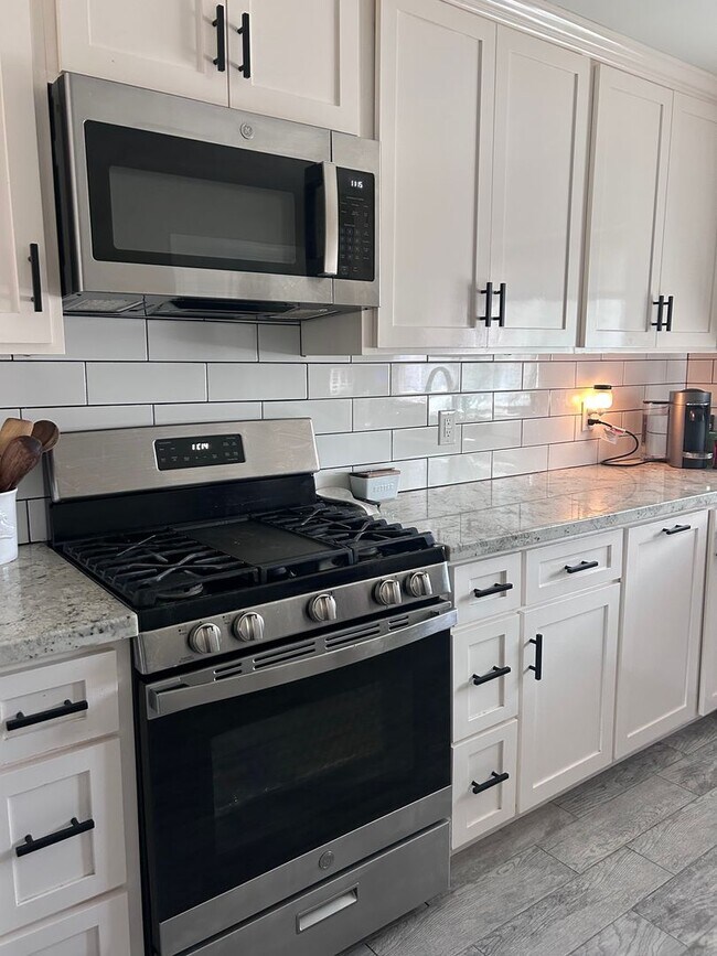 Building Photo - Country home - 3 bed 2 bath!