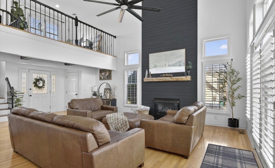 Building Photo - 18459 John Ashley Dr