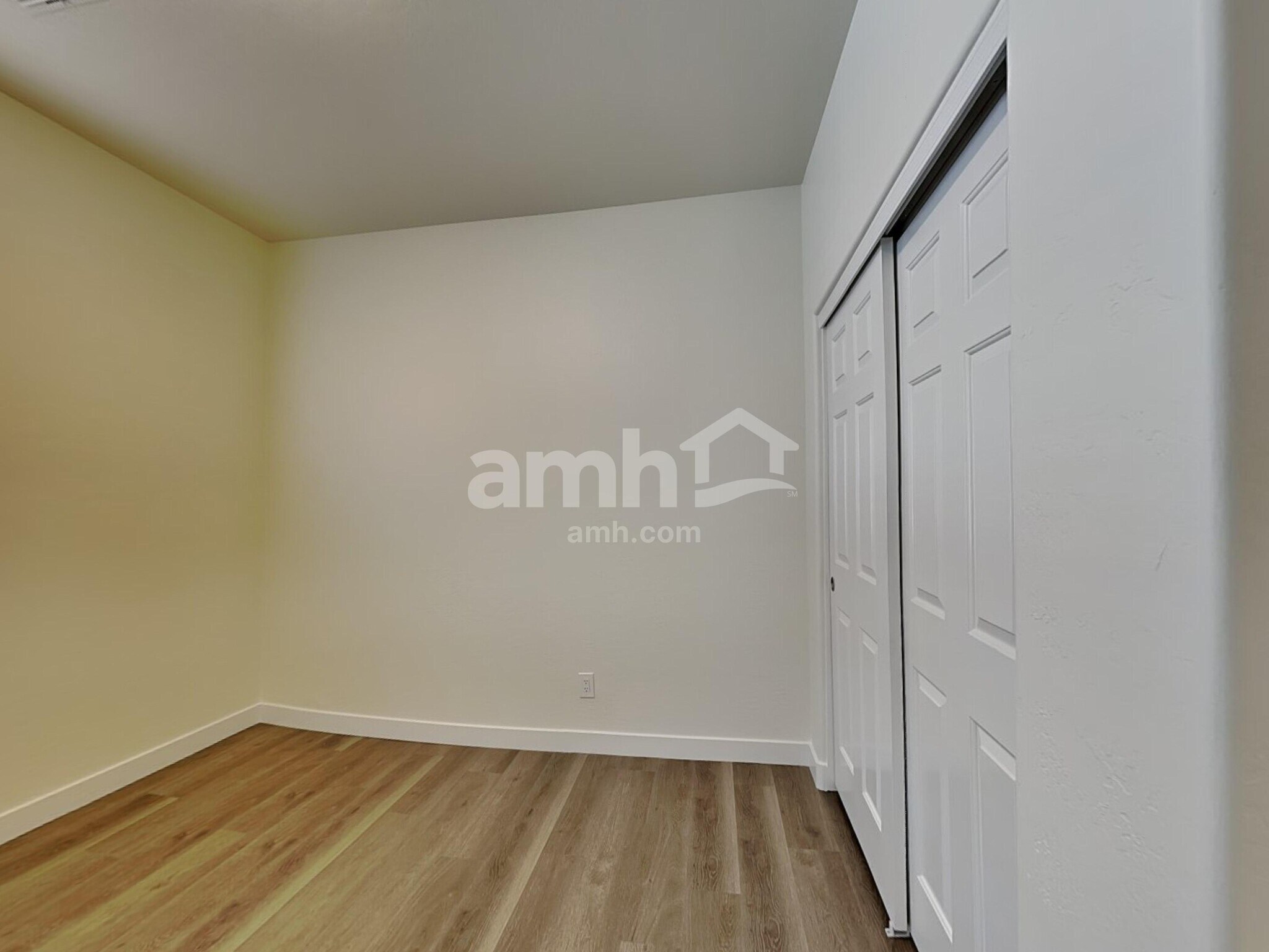 Building Photo - 8854 W Northview Ave