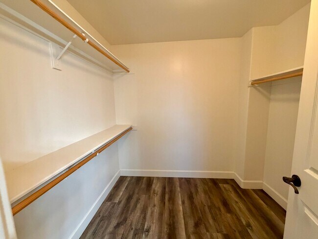 Building Photo - Beautiful 3 Bedroom 2.5 Bathroom Single Fa...