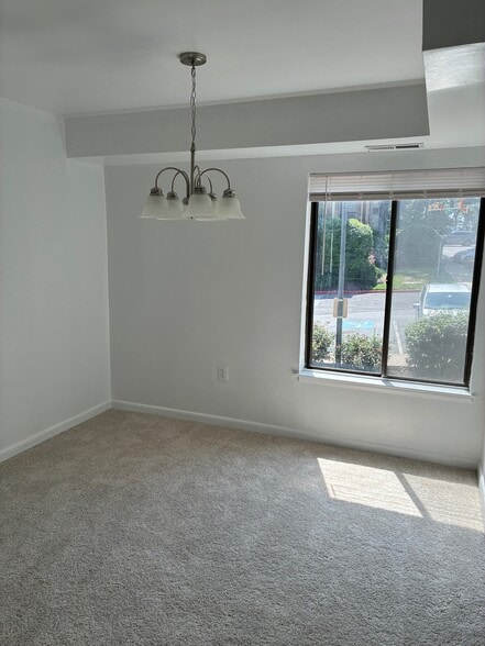 Building Photo - 10570 Twin Rivers Rd