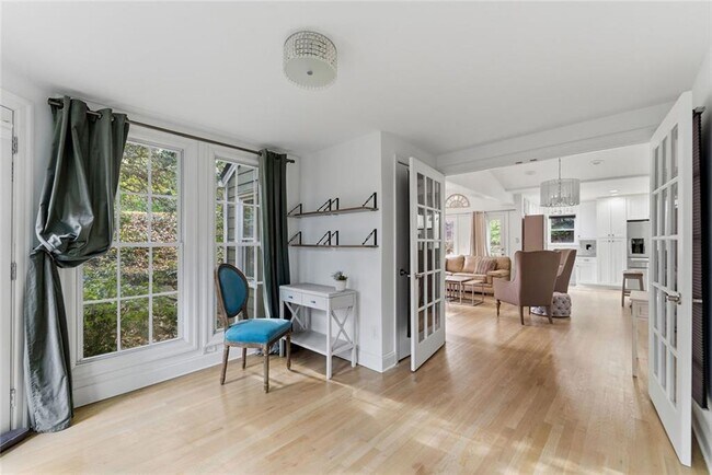 Building Photo - 302 Hascall Rd NW