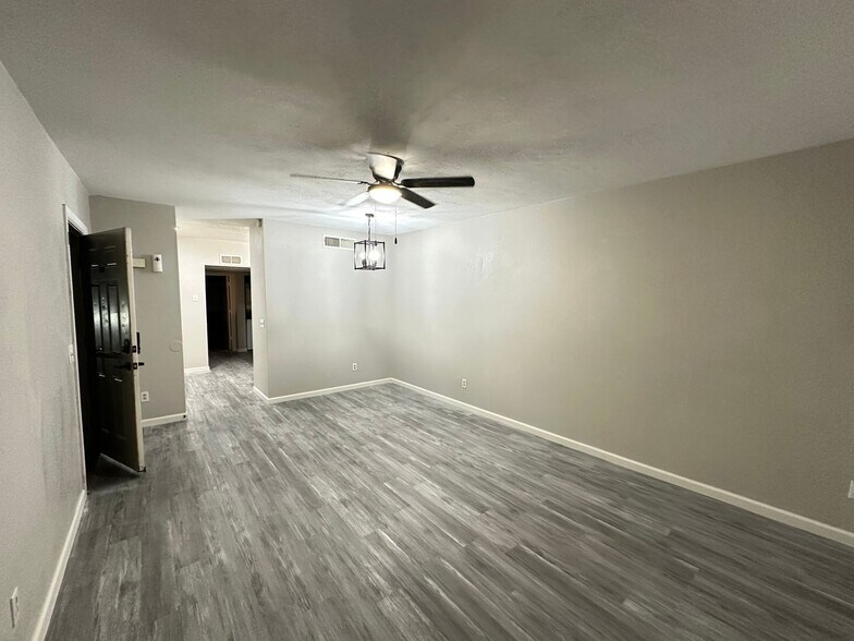 Building Photo - 2814 E Kathleen Rd