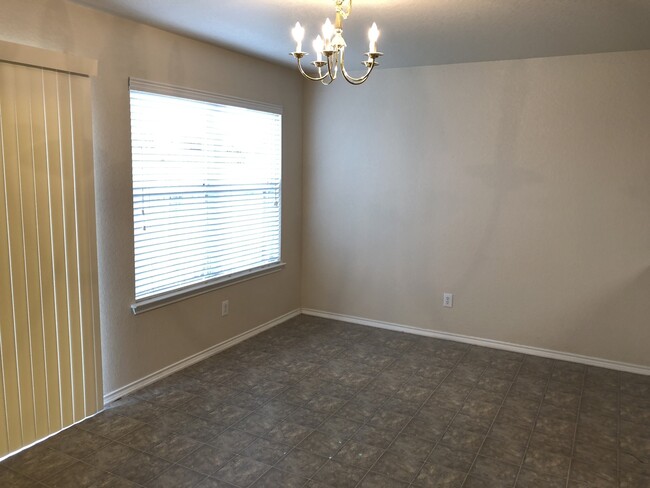 Building Photo - SPACIOUS 3 BEDROOM FEATURING 2 LIVING AREA...