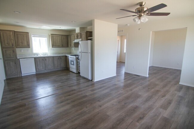 Building Photo - Manufactured Home for Rent in Paradise CA | 2 Bed, Newer Build, Cat Friendly
