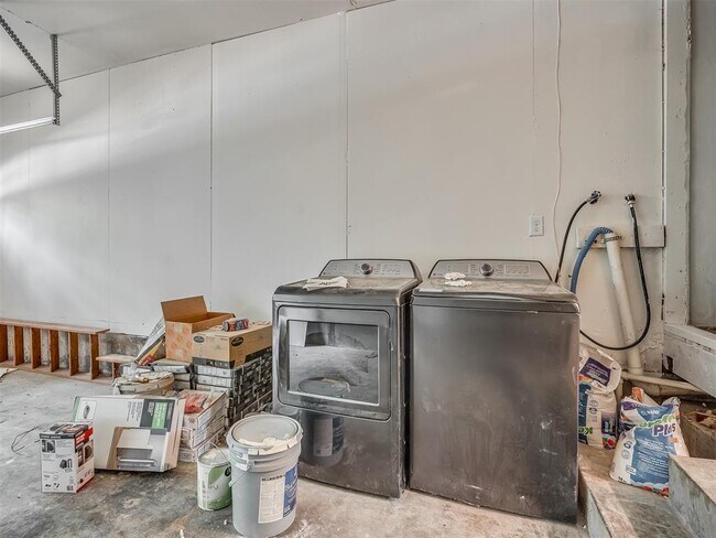 Building Photo - 1512 Bedford Ln