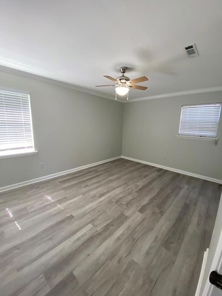 Building Photo - 213 Dahlia Dr
