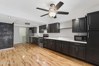 Building Photo - 7188 Cypress Cove Rd