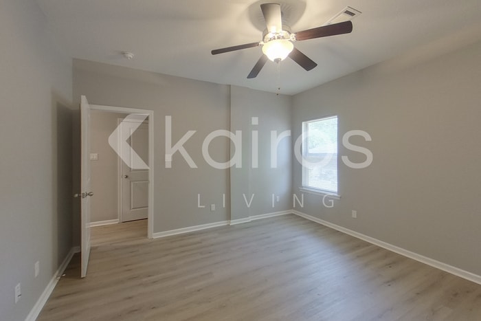 Building Photo - 10114 W 20th St