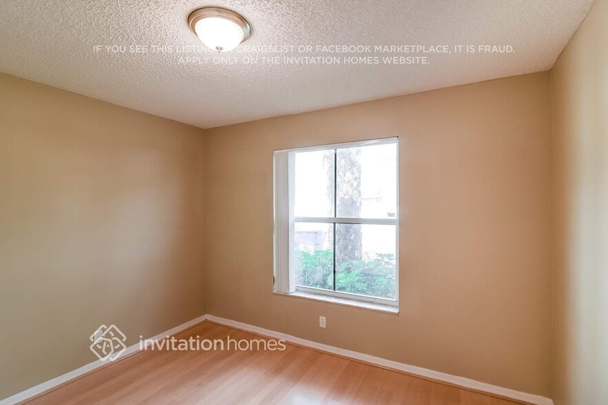 Building Photo - 5027 SW 35th Way
