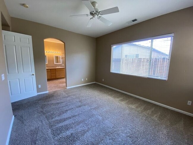 Building Photo - Beautiful 3 Bedroom + 1 FLEX ROOM Single Story House in South Meadows Reno