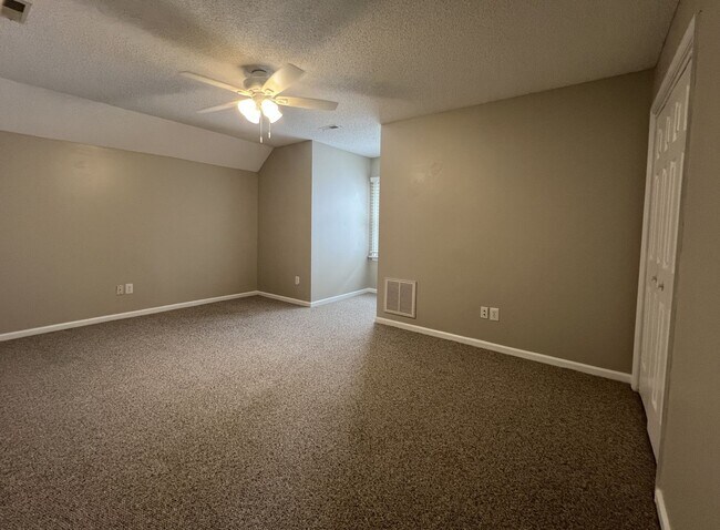 Building Photo - Beautifully Updated Kiln Creek Home with G...