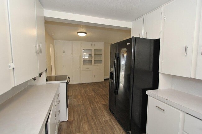 Building Photo - 321 West Blvd. New Plymouth