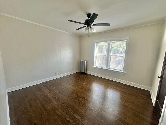 Building Photo - 1310 W Thorndale Ave