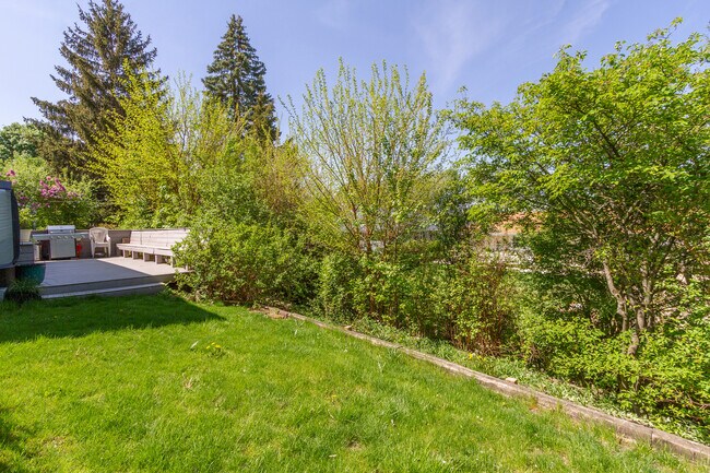 Building Photo - 1126 Tiverton Ct