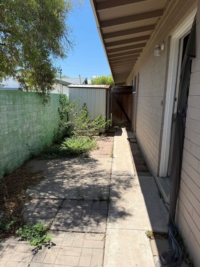Building Photo - Town home For Rent