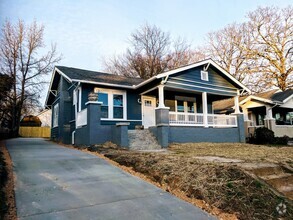 Building Photo - Main St (1707 E)