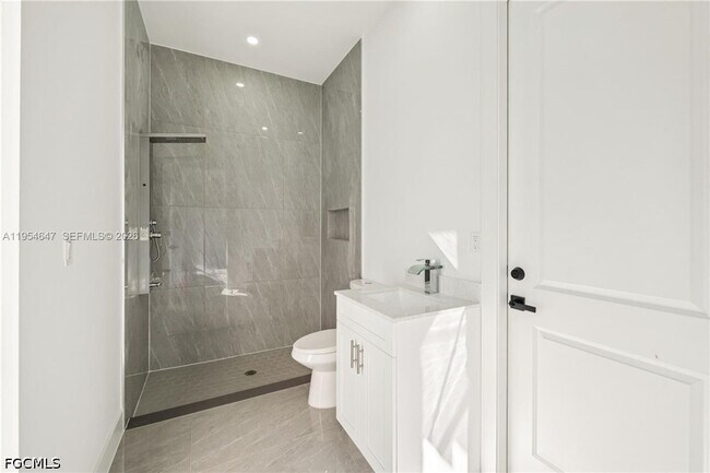 Building Photo - 4402 E 19th St