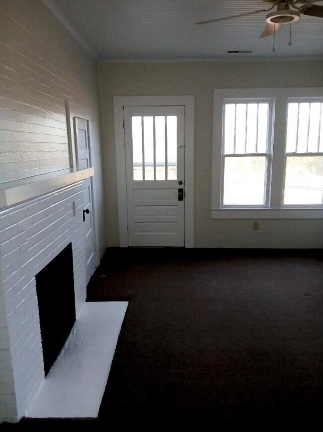 Building Photo - 512 E Main St