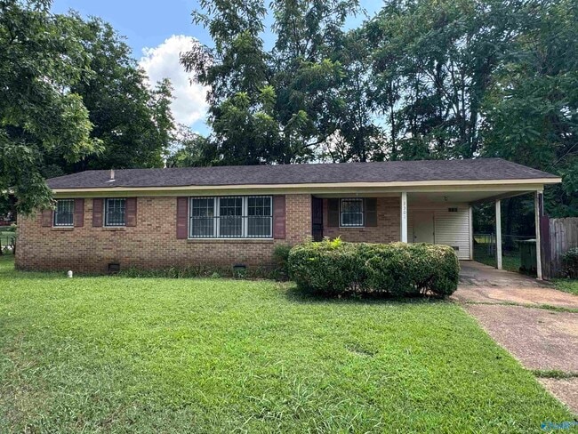 Primary Photo - 3301 Greenhill Dr NW