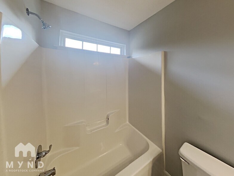 Building Photo - 6 Yorkfield Ct