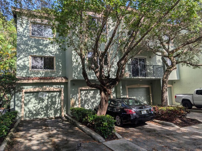 Building Photo - 350 Crestwood Cir