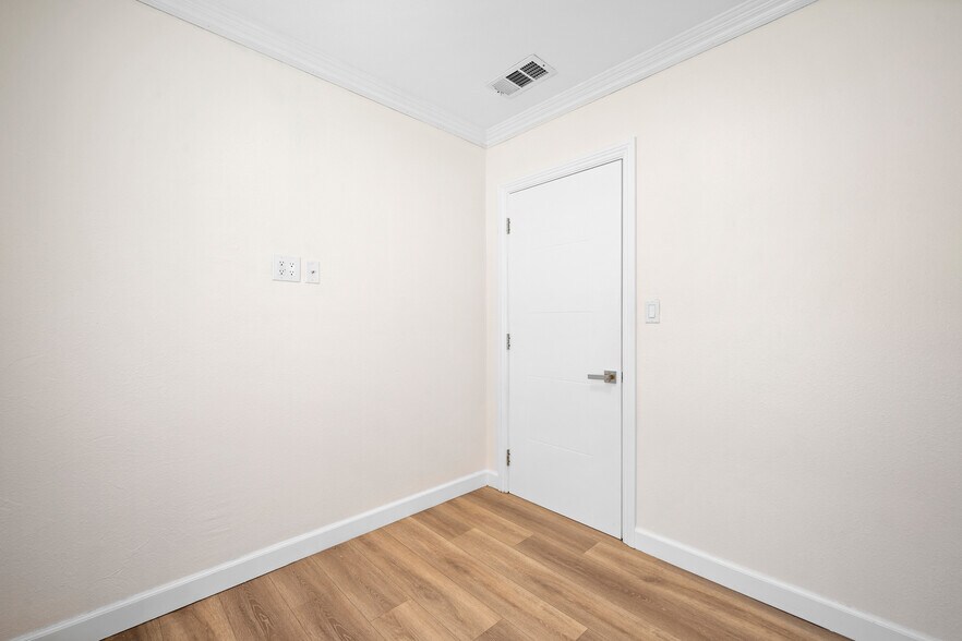 Building Photo - 13700 Branford St