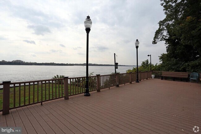 Building Photo - 44303 Delaire Landing Rd