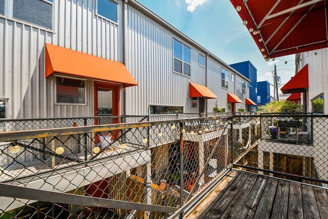 Building Photo - 824 Robin St