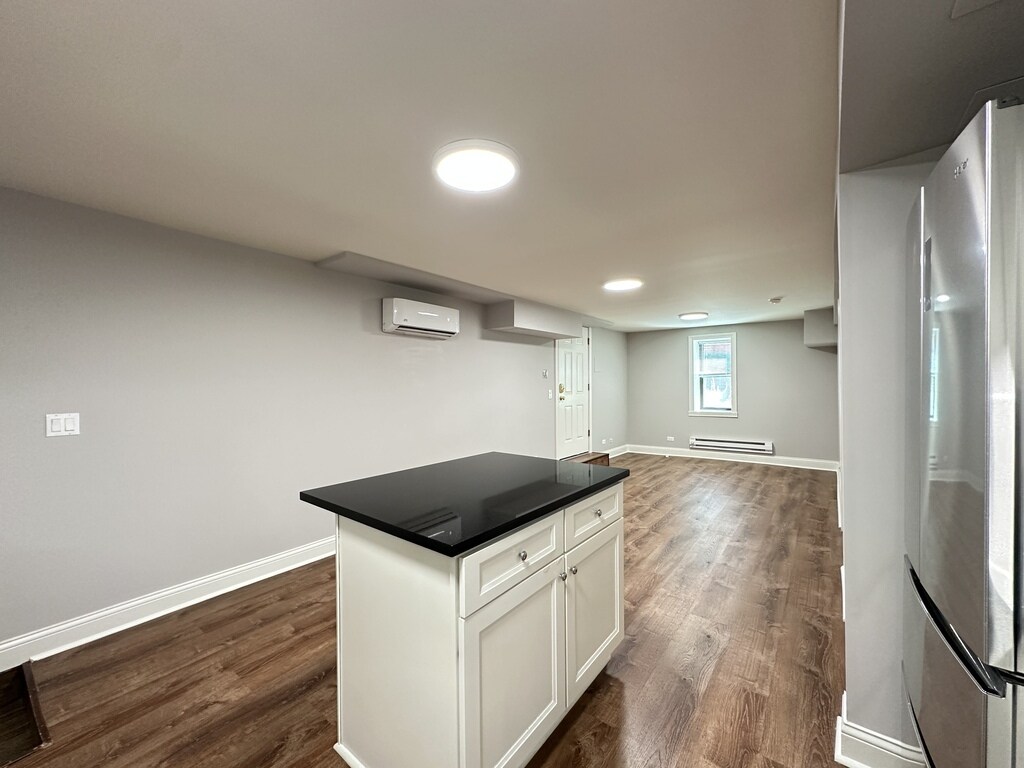 Building Photo - 5748 N Winthrop Ave
