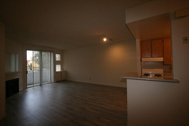 Building Photo - 3637 Clarington Ave