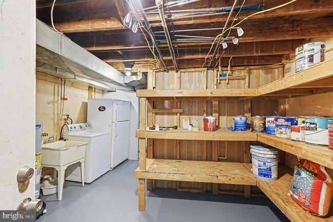 Building Photo - 6835 Eastbrook Ave